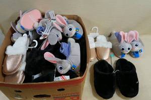 lot 48 image: Kids Slippers