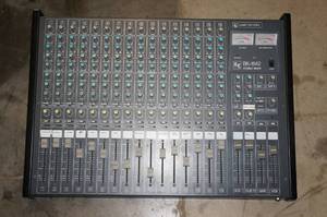 lot 14 image: Electro-Voice BK-1642 16 Channel Stereo Mixer