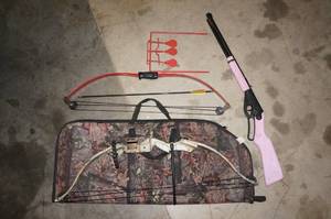 lot 79 image: Youth Bows and BB Gun