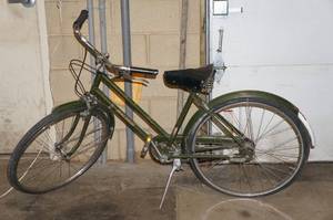 lot 84 image: Vintage Raleigh Space Rider Bicycle