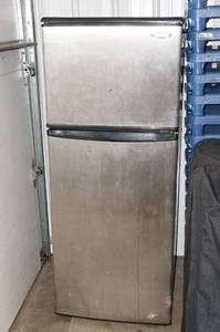 lot 90 image: Danby Silhouette Refrigerator