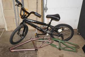 lot 85 image: Felt BMX Bike, Haro Frame, Redline Frame