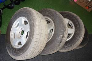 lot 105 image: GM 17 Factory Rims and Tires