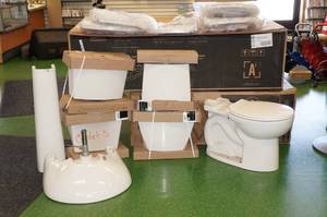 lot 92 image: Bathroom Fixtures