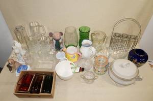 lot 121 image: Glassware
