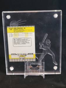 lot 103 image: 1989 Fleer baseball Ken Griffey Jr Rookie Card # 548