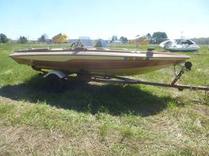 lot 6 image: 1981 Glastron 17 Fiberglass Boat