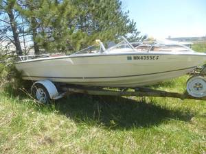 lot 7 image: 1976 Galaxy 17 Fiberglass Boat