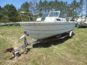 lot 11 image: 1987 Rinker Aluminum Boat