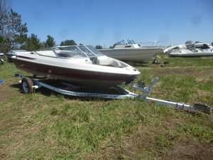 lot 12 image: 1997 Maxum 17 Fiberglass Boat