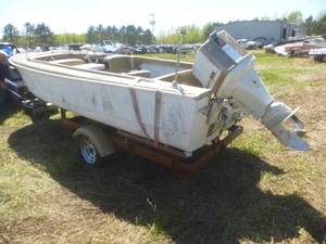 lot 15 image: 1975 Crestliner Fiberglass Deep Hull