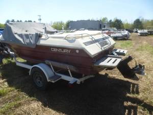lot 16 image: 1976 Century Arabian 16 Fiberglass Boat
