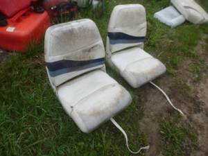 lot 119 image: PontoonBoat Seats