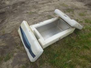 lot 120 image: Pontoon Live Well Unit