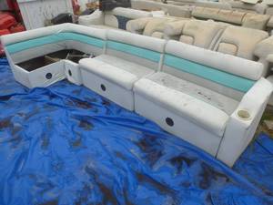 lot 122 image: Pontoon Furniture Couch