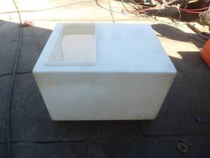 lot 125 image: Poly Live Well Cube