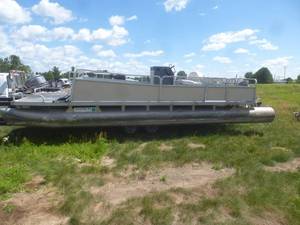 lot 18 image: 1977 Weeres Pontoon 24