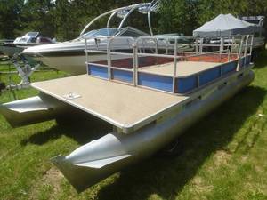 lot 167 image: 1979 Sylvan Pontoon 20