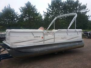 lot 1 image: 2006  Smoker Craft Sun Chaser 820 Pontoon