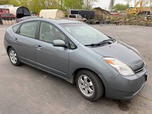 lot 2 image: 2004 Toyota Prius Hybrid