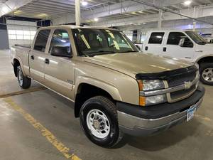 lot 7 image: 2004 Chevrolet Silverado 2500 LT Crew Cab 4x4