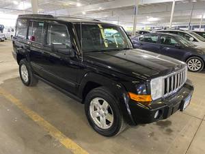 lot 8 image: 2007 Jeep Commander Sport 4x4