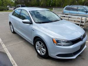 lot 14 image: 2013 Volkswagen Jetta Hybrid