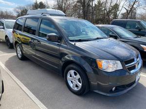 lot 22 image: 2011 Dodge Grand Caravan Crew