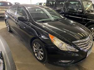 lot 30 image: 2010 Hyundai Sonata