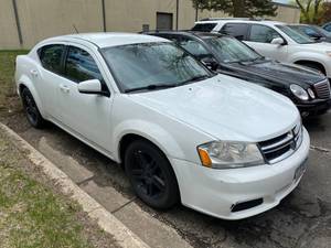 lot 27 image: 2012 Dodge Avenger SXT