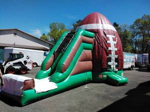 lot 12 image: 18 x 31 Football 3 in 1 Combo