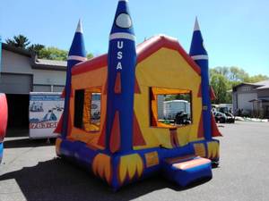 lot 14 image: 13 X 13 Rocket Castle Moonwalk