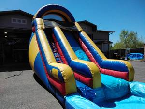 lot 21 image: 16 Ft Front Entry Waterslide with Pool