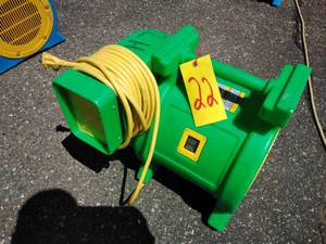 lot 22 image: B-Air Kodiak 2 HP Bounce House Blower, Green