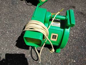 lot 26 image: B-Air Kodiak 1 HP Bounce House Blower, Green