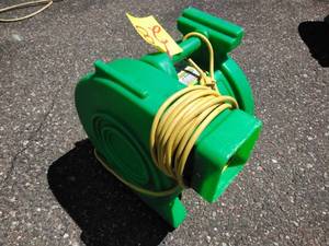 lot 28 image: B-Air Kodiak 1 HP Bounce House Blower, Green