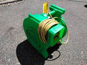 lot 29 image: B-Air Kodiak 1 HP Bounce House Blower, Green
