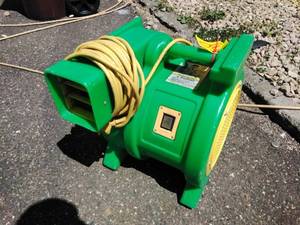 lot 30 image: B-Air Kodiak 1 HP Bounce House Blower, Green