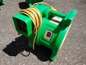 lot 31 image: B-Air Kodiak 1.5 HP Bounce House Blower, Green