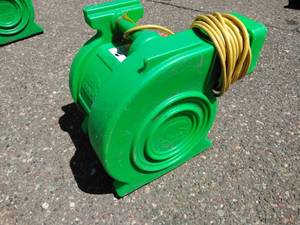 lot 32 image: B-Air Kodiak 1.5 HP Bounce House Blower, Green