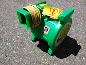 lot 34 image: B-Air Kodiak 1.5 HP Bounce House Blower, Green