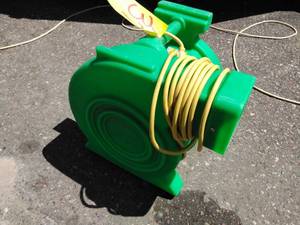 lot 37 image: B-Air Kodiak 1.5 HP Bounce House Blower, Green