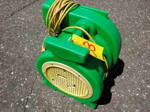 lot 38 image: B-Air Kodiak 1.5 HP Bounce House Blower, Green