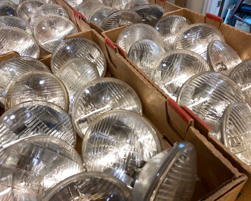 lot 29 image: 38 Automotive Lights, 12V