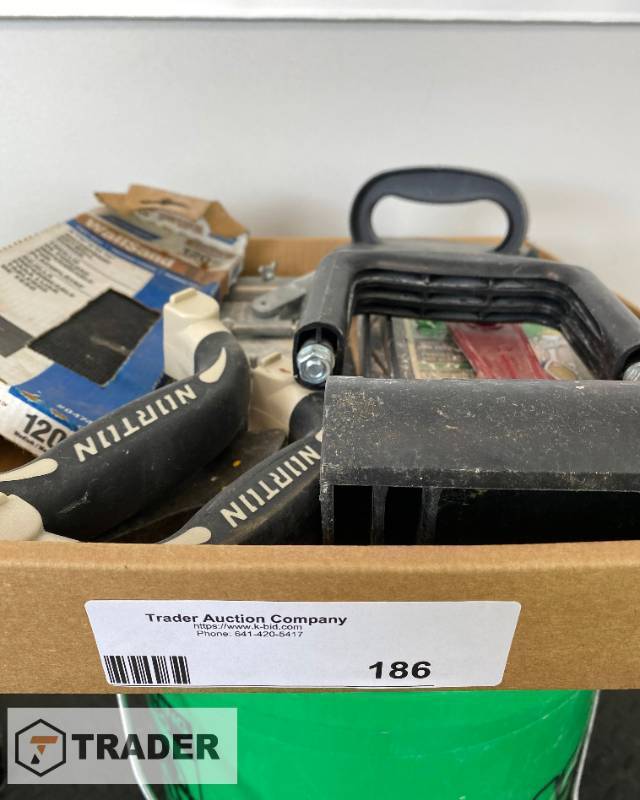 lot 53 image: Lot of Drywall Tools
