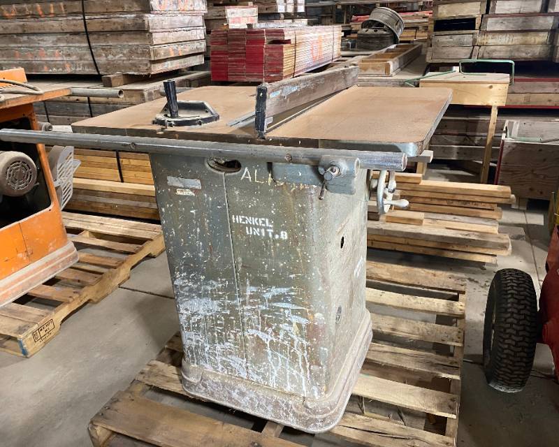 lot 2 image: 10 Delta Table Saw 110v