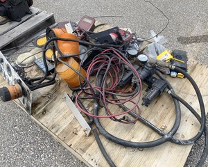 lot 20 image: Pallet of Service Truck Parts