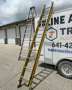 lot 9 image: 20 Foot Fiberglass Extension Ladder