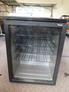 lot 20 image: Kenmore Small WineBeverage Cooler