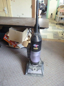 lot 27 image: Fantom Thunder Vacuum Cleaner